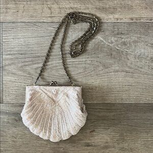 Vintage Coloriffics Elegant Ivory Irridescent Beaded Scallop Shell Clutch